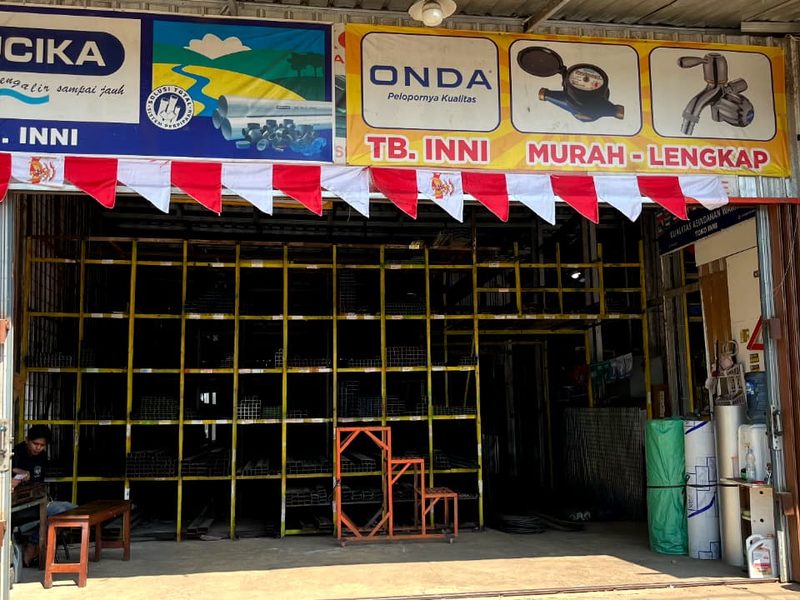 Papan nama TB. INNI di bagian depan toko, penanda lokasi di Jl. Raya Semarang–Boja, Mijen